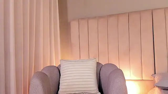 Paulina Monroy online show from November 10, 2025, 12:31 am