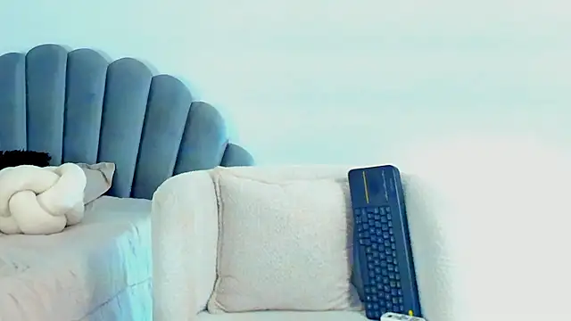 Paulina Monroy online show from March 25, 2026, 2:50 am