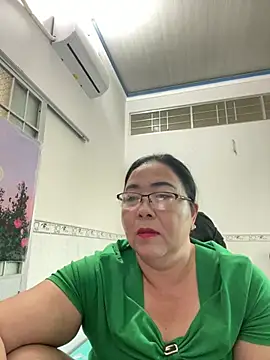 Snapshot of NDith chatting on March 1, 2025, 10:45 am NDith online show from March 1, 2025, 10:45 am