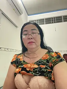 Snapshot of NDith chatting on March 2, 2025, 3:37 pm NDith online show from March 2, 2025, 3:37 pm