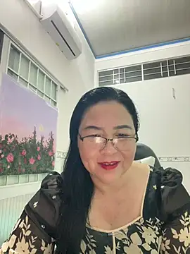 Snapshot of NDith chatting on March 2, 2025, 9:43 pm NDith online show from March 2, 2025, 9:43 pm