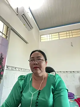 Snapshot of NDith chatting on March 3, 2025, 7:32 am NDith online show from March 3, 2025, 7:32 am
