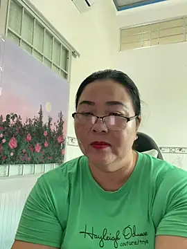 Snapshot of NDith chatting on March 4, 2025, 3:33 am NDith online show from March 4, 2025, 3:33 am