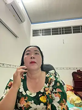 Snapshot of NDith chatting on March 5, 2025, 9:48 pm NDith online show from March 5, 2025, 9:48 pm