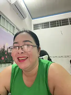 Snapshot of NDith chatting on March 8, 2025, 11:37 am NDith online show from March 8, 2025, 11:37 am