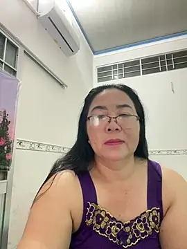 Snapshot of NDith chatting on March 9, 2025, 5:28 pm NDith online show from March 9, 2025, 5:28 pm