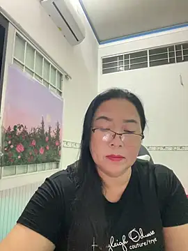 Snapshot of NDith chatting on March 11, 2025, 12:39 pm NDith online show from March 11, 2025, 12:39 pm