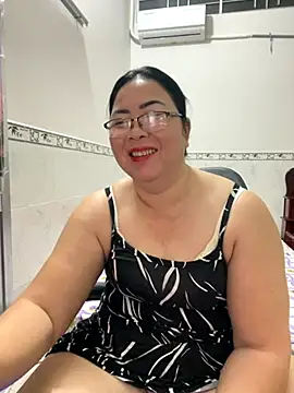 Snapshot of NDith chatting on September 15, 2025, 8:20 pm NDith online show from September 15, 2025, 8:20 pm