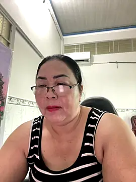 Snapshot of NDith chatting on September 30, 2025, 9:36 am NDith online show from September 30, 2025, 9:36 am