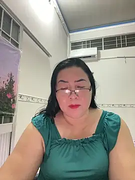 Snapshot of NDith chatting on October 3, 2025, 12:57 pm NDith online show from October 3, 2025, 12:57 pm