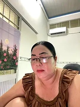 Snapshot of NDith chatting on October 4, 2025, 9:07 am NDith online show from October 4, 2025, 9:07 am