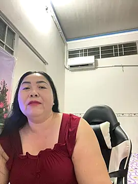 Snapshot of NDith chatting on October 6, 2025, 11:40 am NDith online show from October 6, 2025, 11:40 am