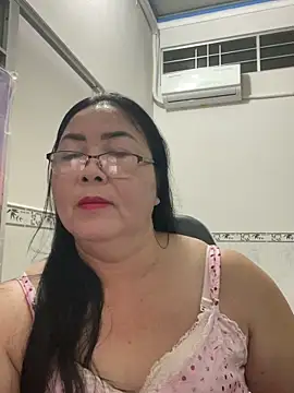 Snapshot of NDith chatting on October 7, 2025, 12:57 pm NDith online show from October 7, 2025, 12:57 pm