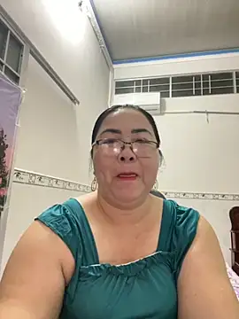 Snapshot of NDith chatting on October 8, 2025, 11:08 am NDith online show from October 8, 2025, 11:08 am