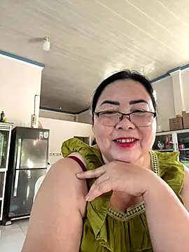 Snapshot of NDith chatting on October 12, 2025, 12:31 am NDith online show from October 12, 2025, 12:31 am