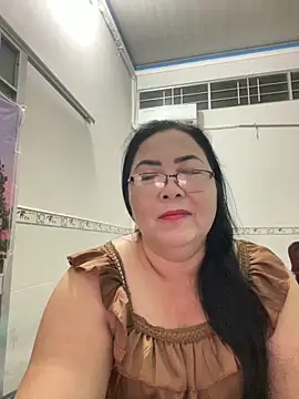 Snapshot of NDith chatting on October 12, 2025, 12:48 pm NDith online show from October 12, 2025, 12:48 pm