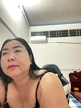 Snapshot of NDith chatting on October 14, 2025, 9:59 pm NDith online show from October 14, 2025, 9:59 pm