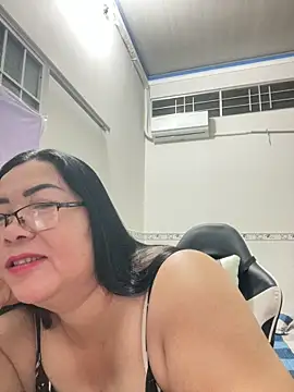 Snapshot of NDith chatting on October 15, 2025, 10:10 pm NDith online show from October 15, 2025, 10:10 pm