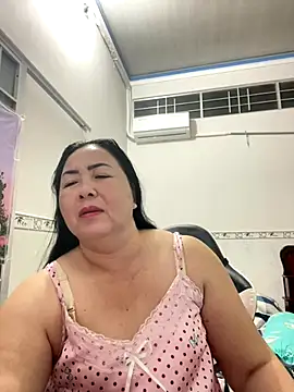 Snapshot of NDith chatting on October 17, 2025, 1:25 pm NDith online show from October 17, 2025, 1:25 pm