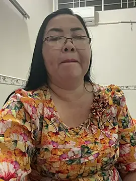 Snapshot of NDith chatting on October 25, 2025, 12:13 pm NDith online show from October 25, 2025, 12:13 pm