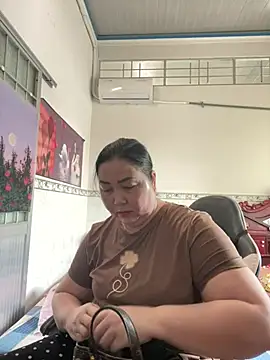 Snapshot of NDith chatting on February 12, 2026, 1:33 am NDith online show from February 12, 2026, 1:33 am