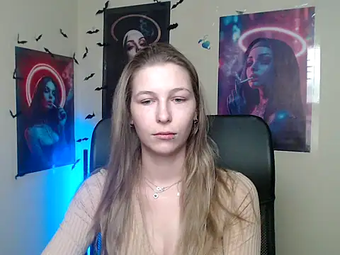 StrangerGi online show from May 17, 2026, 6:11 am