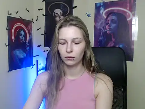 StrangerGi online show from May 19, 2026, 5:47 am