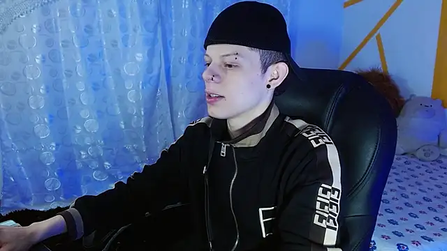 Matthew Boy  online show from December 19, 2024, 7:18 am