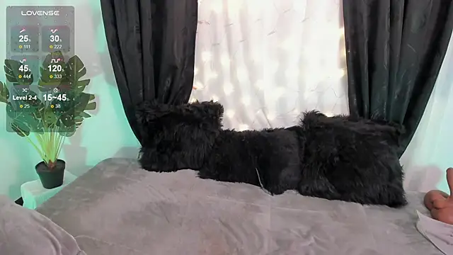 Snapshot of miss_meegan chatting on December 6, 2024, 1:44 pm miss meegan online show from December 6, 2024, 1:44 pm