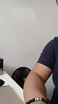 Snapshot of Logan_Rob1 chatting on June 3, 2026, 2:33 pm Logan Rob1 online show from June 3, 2026, 2:33 pm