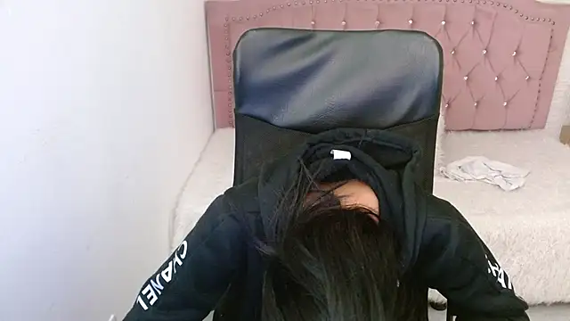 Snapshot of shaneelle chatting on January 18, 2025, 6:13 am shaneelle online show from January 18, 2025, 6:13 am