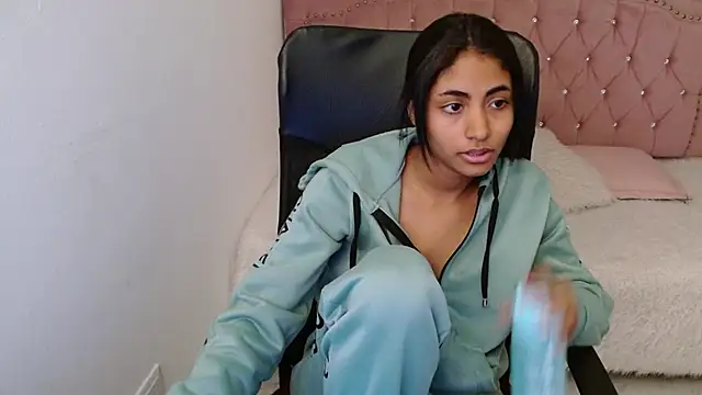 Snapshot of shaneelle chatting on January 20, 2025, 9:35 am shaneelle online show from January 20, 2025, 9:35 am