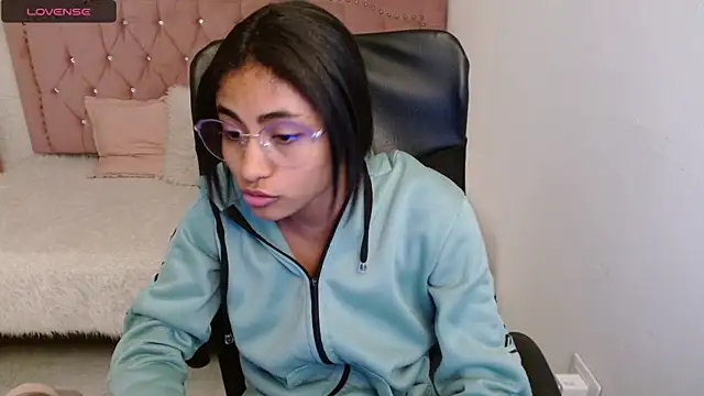 Snapshot of shaneelle chatting on January 24, 2025, 9:17 am shaneelle online show from January 24, 2025, 9:17 am