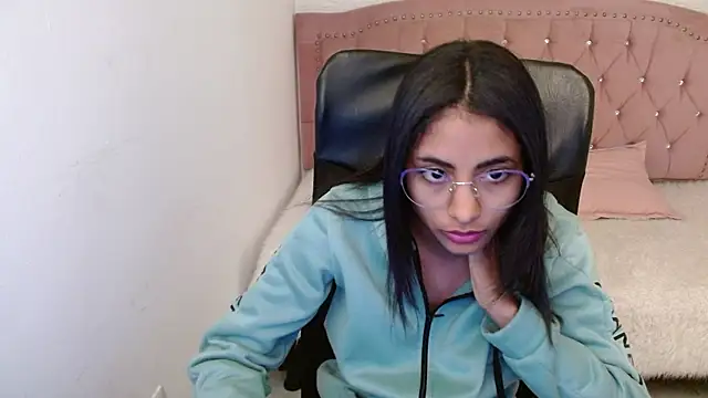 Snapshot of shaneelle chatting on January 28, 2025, 9:08 am shaneelle online show from January 28, 2025, 9:08 am