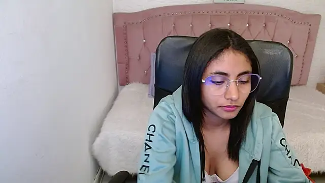 Snapshot of shaneelle chatting on February 6, 2025, 6:08 am shaneelle online show from February 6, 2025, 6:08 am