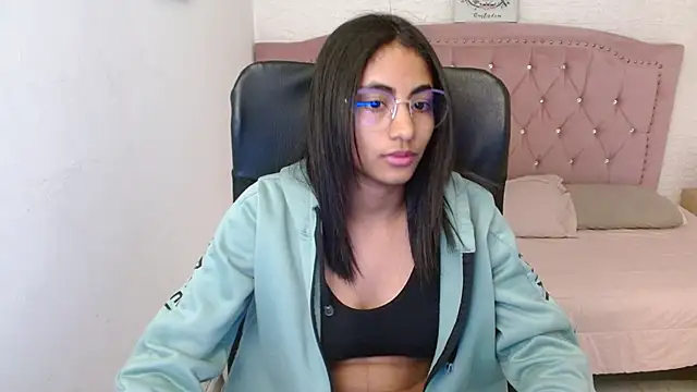 Snapshot of shaneelle chatting on February 13, 2025, 6:20 am shaneelle online show from February 13, 2025, 6:20 am