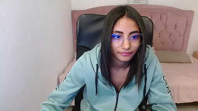 Snapshot of shaneelle chatting on February 13, 2025, 9:30 am shaneelle online show from February 13, 2025, 9:30 am