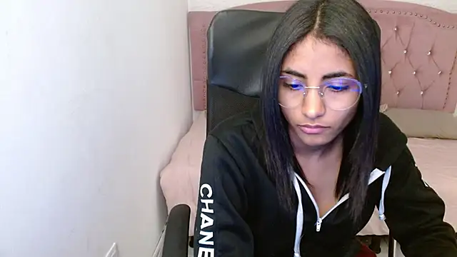 Snapshot of shaneelle chatting on February 14, 2025, 6:12 am shaneelle online show from February 14, 2025, 6:12 am