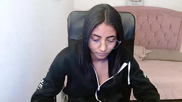 Snapshot of shaneelle chatting on February 14, 2025, 9:13 am shaneelle online show from February 14, 2025, 9:13 am