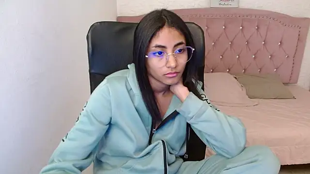 Snapshot of shaneelle chatting on February 18, 2025, 6:15 am shaneelle online show from February 18, 2025, 6:15 am