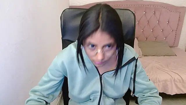 Snapshot of shaneelle chatting on February 18, 2025, 9:21 am shaneelle online show from February 18, 2025, 9:21 am