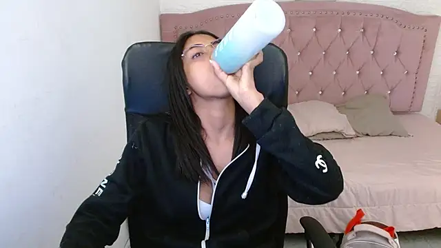 Snapshot of shaneelle chatting on February 20, 2025, 6:06 am shaneelle online show from February 20, 2025, 6:06 am