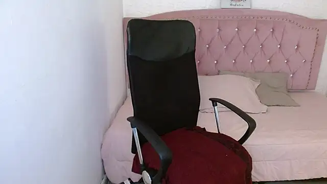 Snapshot of shaneelle chatting on February 21, 2025, 6:18 am shaneelle online show from February 21, 2025, 6:18 am