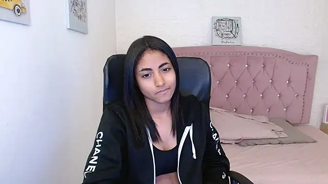 Snapshot of shaneelle chatting on February 26, 2025, 3:10 am shaneelle online show from February 26, 2025, 3:10 am