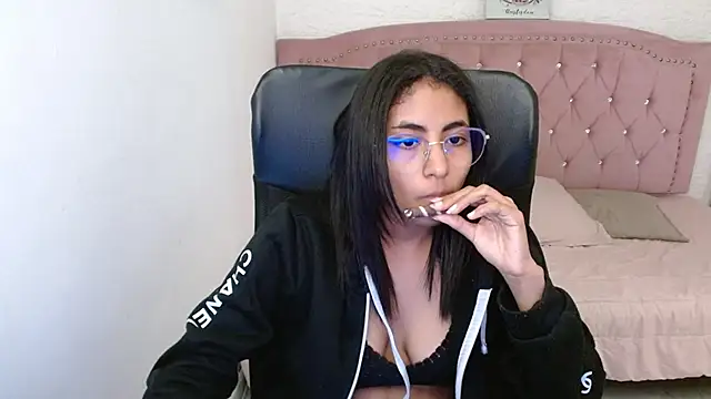 Snapshot of shaneelle chatting on February 28, 2025, 6:21 am shaneelle online show from February 28, 2025, 6:21 am