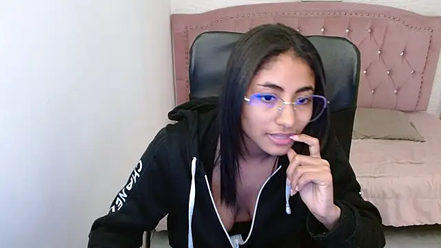 Snapshot of shaneelle chatting on February 28, 2025, 9:25 am shaneelle online show from February 28, 2025, 9:25 am