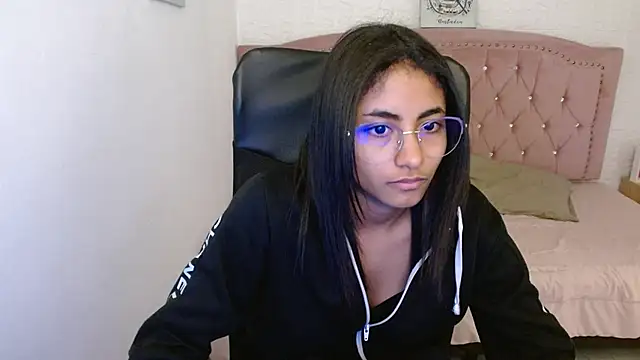 Snapshot of shaneelle chatting on March 3, 2025, 9:22 am shaneelle online show from March 3, 2025, 9:22 am