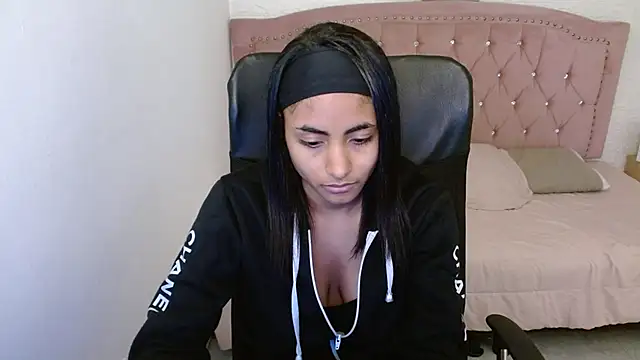 Snapshot of shaneelle chatting on March 5, 2025, 6:23 am shaneelle online show from March 5, 2025, 6:23 am