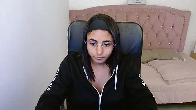 Snapshot of shaneelle chatting on March 5, 2025, 9:27 am shaneelle online show from March 5, 2025, 9:27 am