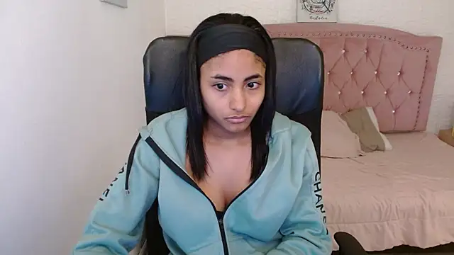 Snapshot of shaneelle chatting on March 8, 2025, 6:32 am shaneelle online show from March 8, 2025, 6:32 am